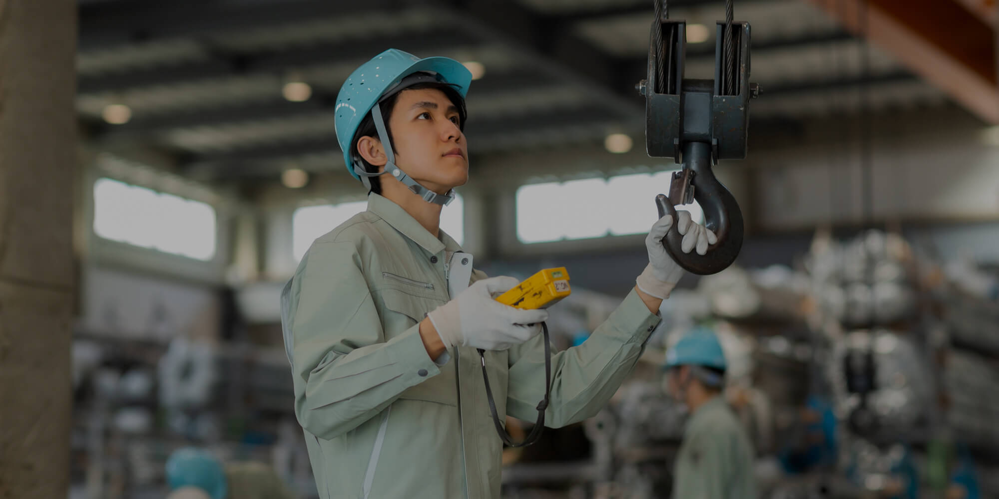 積み上げた技術が、今日も現場を支えている。天井クレーン一貫体制のネクストにお任せください